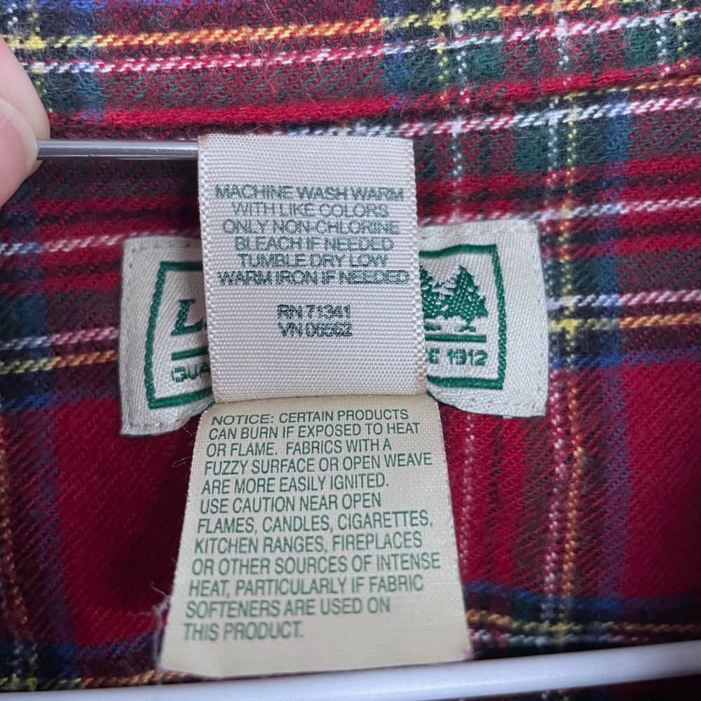 LL Bean Red and Green Plaid Flannel Shirt Large Button Down ItemID 228061 - Picture 5 of 6